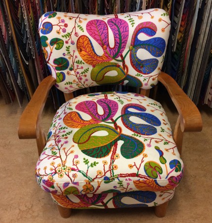 Nytapetserad i tyget Teheran av Josef Frank.
